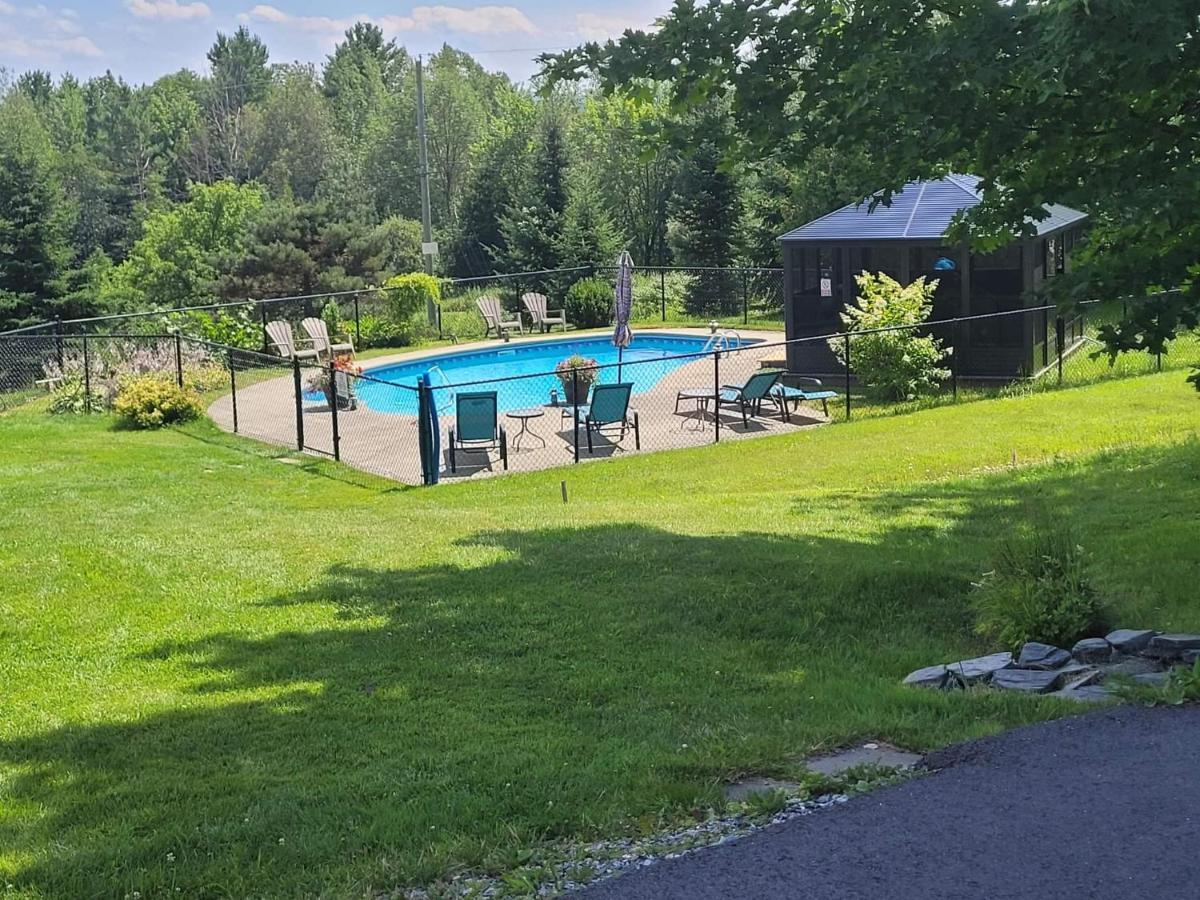 Auberge Aux Deux Peres Magog Exterior foto