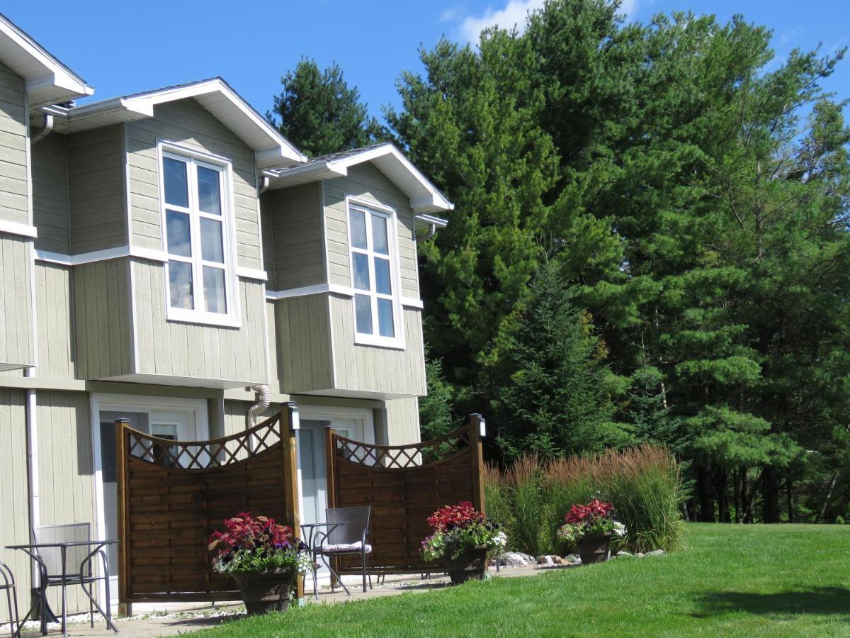 Auberge Aux Deux Peres Magog Exterior foto