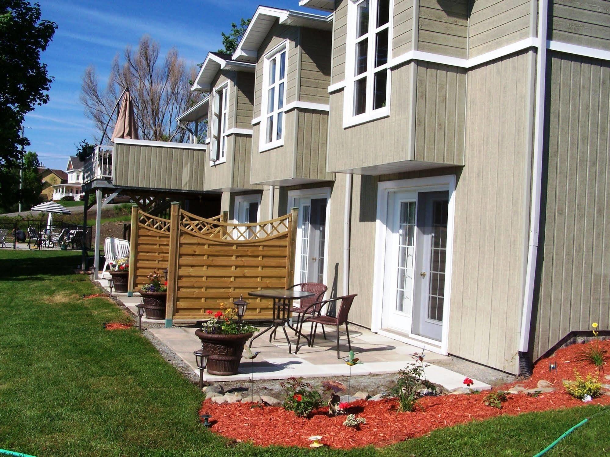 Auberge Aux Deux Peres Magog Exterior foto